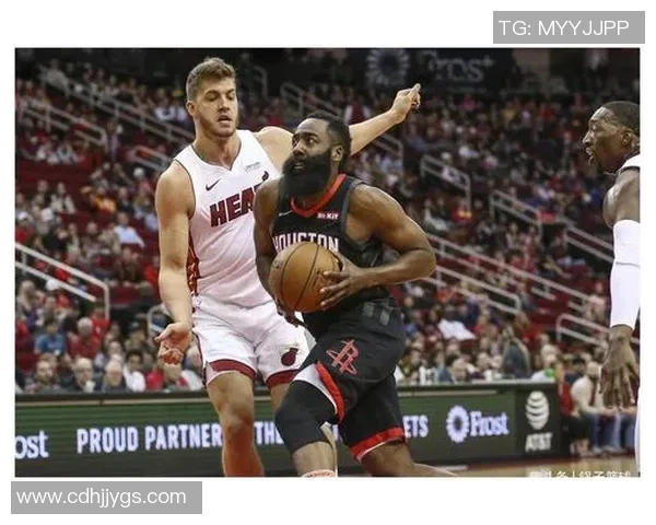 踢足球的乐趣与风险并存请谨慎选择运动方式以免受伤